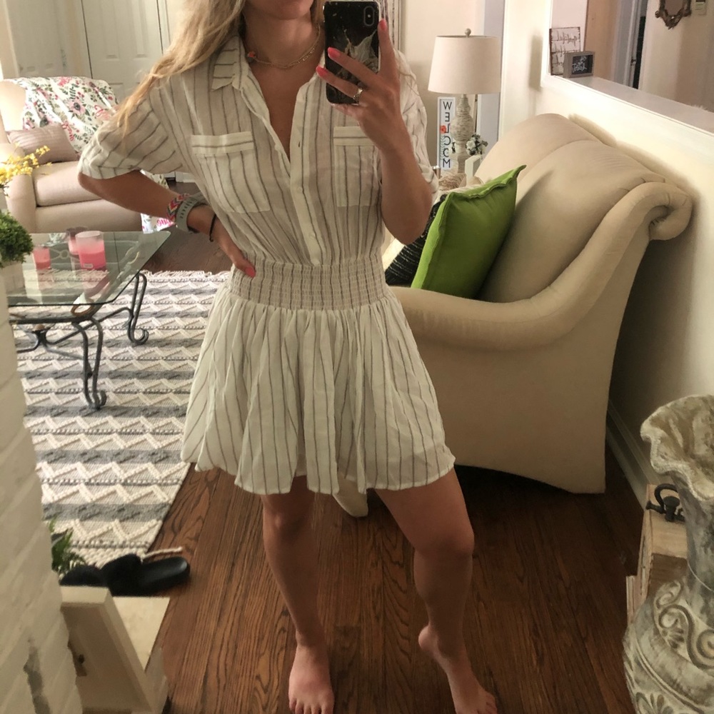 Mini dress with pockets and clinched waist